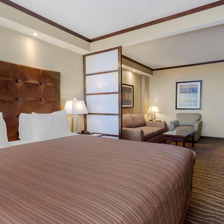 Best Western Premier Denham Inn & Suites Leduc Esterno foto