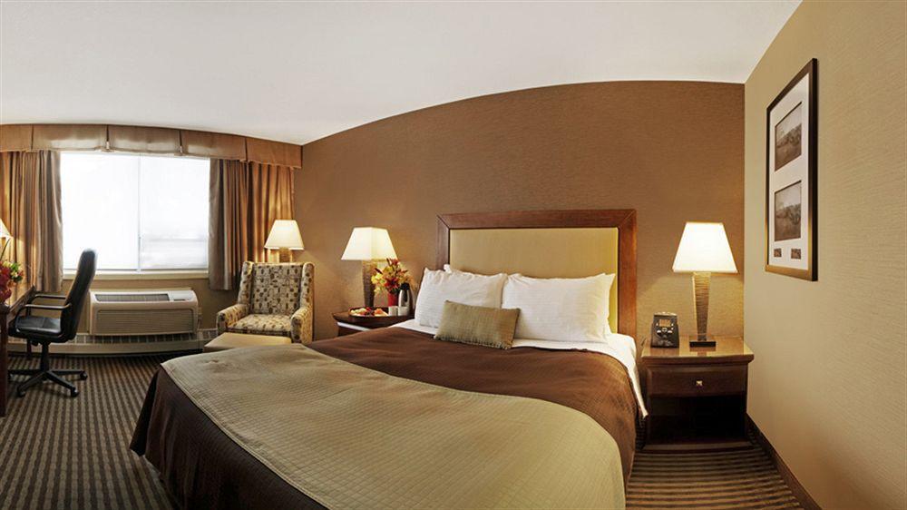 Best Western Premier Denham Inn & Suites Leduc Esterno foto
