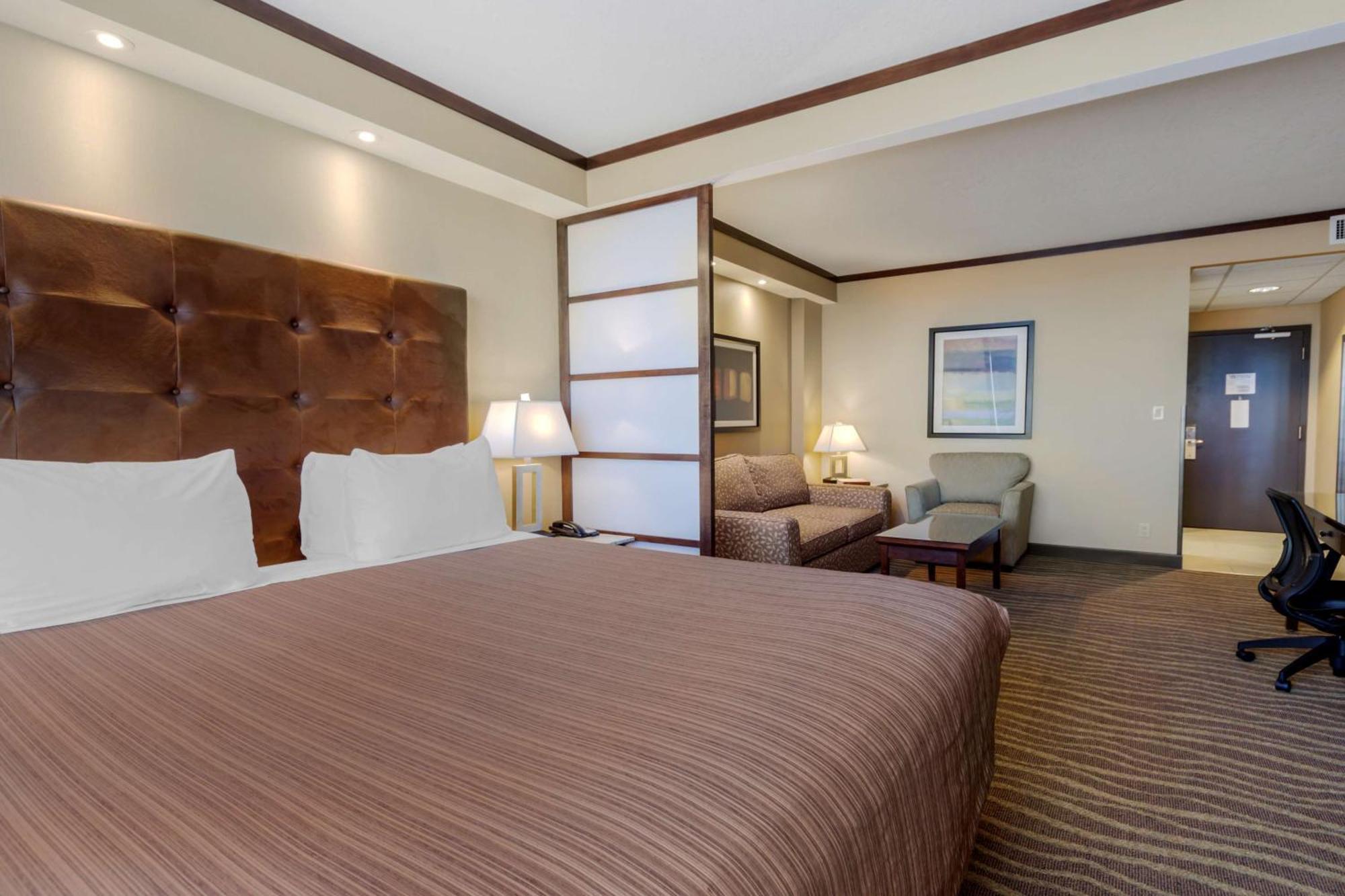 Best Western Premier Denham Inn & Suites Leduc Esterno foto