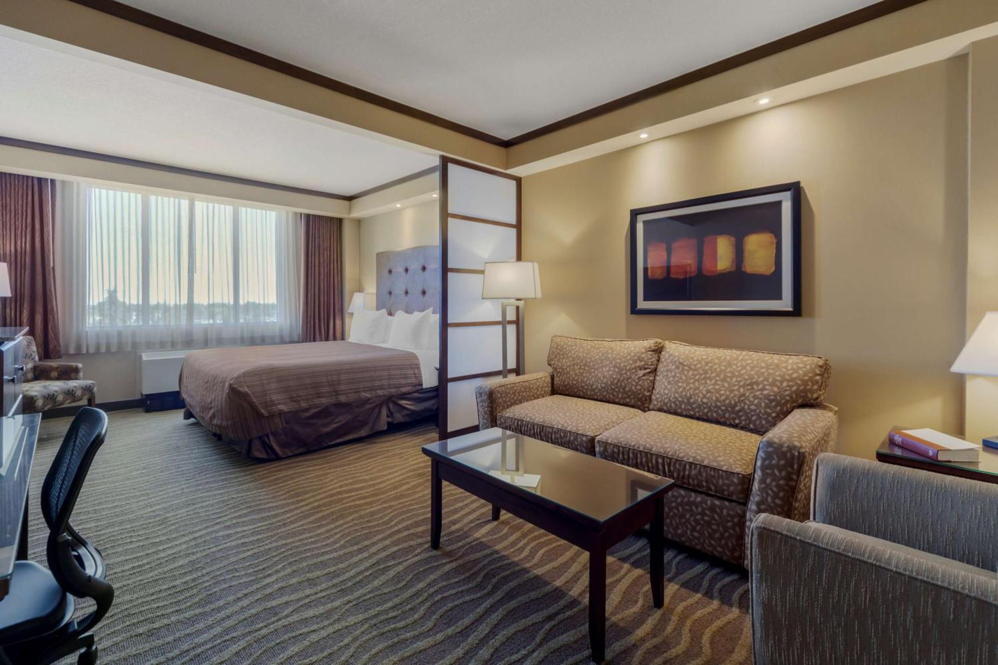 Best Western Premier Denham Inn & Suites Leduc Esterno foto