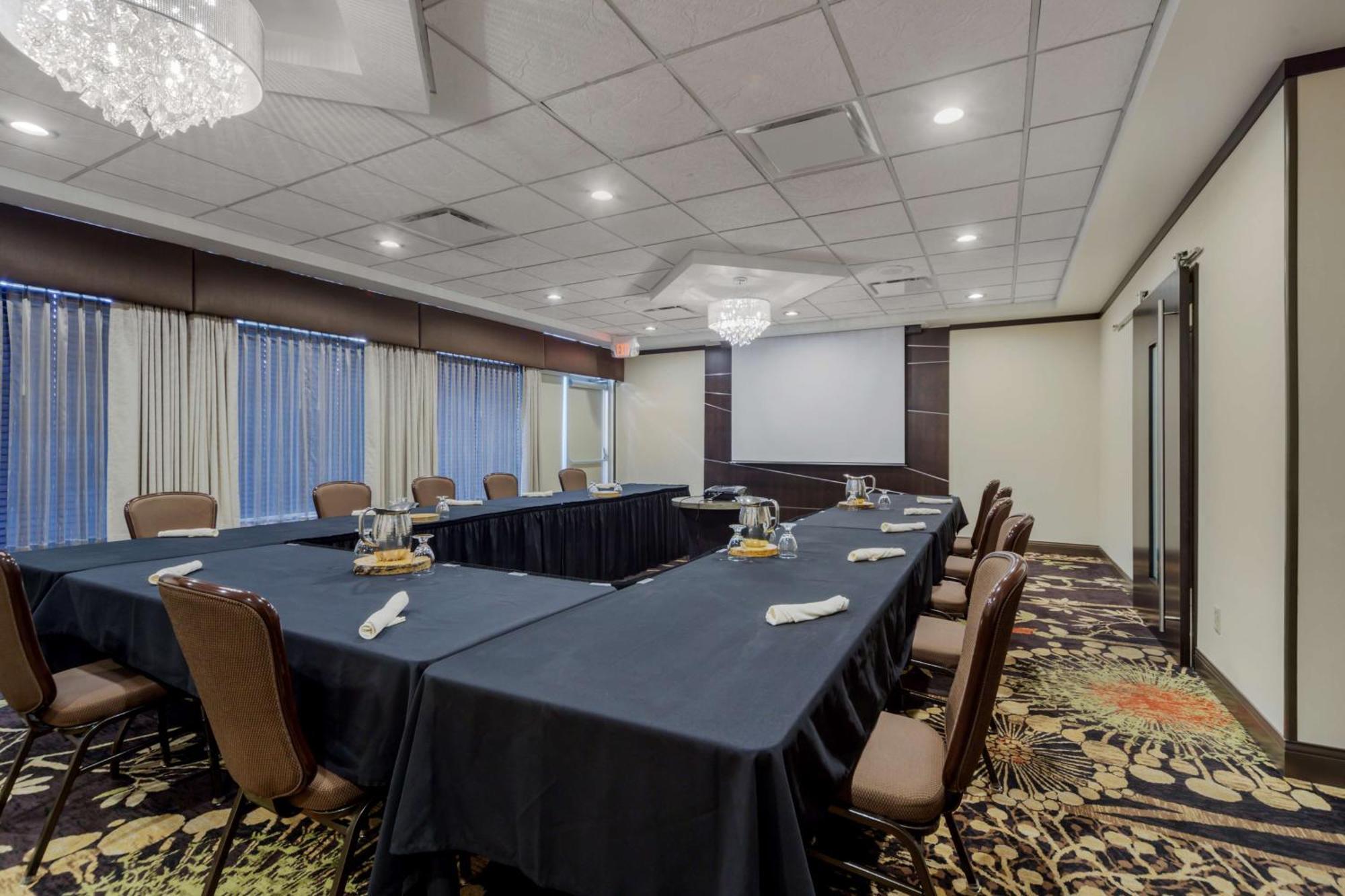Best Western Premier Denham Inn & Suites Leduc Esterno foto